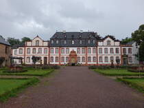 Nunkirchen, Schloss Mnchweiler, erbaut von 1749 bis 1763 durch den Reichsfreiherr Franz Georg Zandt von Merl, Architekt  Christian Kretzschmar  (01.08.2024)