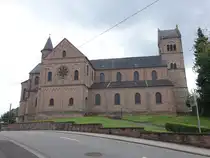 Bliesen, neuromanische Pfarrkirche St. Remigius, erbaut von 1903 bis 1904 durch den Architekten Josef Kleesattel (02.08.2024)
