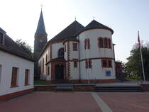 Britten, Pfarrkirche St. Wendalinus, erbaut von 1824 bis 1829, Chorraum und Sakristei erbaut von 1898 bis 1899, Wiederaufbau von 1948 bis 1949 durch den Architekten Hans Fssy (02.08.2024)