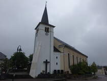 Schillingen, Pfarrkirche St. Albanus, romanischer Kirchturm aus dem 12. Jahrhundert, Langschiff erbaut bis 1703 (04.08.2024)