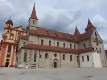 Ellwangen, Basilika St. Vitus, erbaut von 1182 bis 1233 als romanische Gew�lbebasilika (04.08.2024)