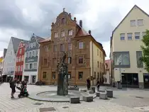 Ellwangen, Haus Zimmerle und Brunnen am Fuchseck (04.08.2024)