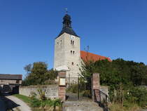 Ebersroda, evangelische St. Trinitatis Kirche, Saalkirche mit Westturm (21.09.2024)
