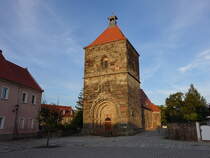 Nebra, evangelische St. Georg Kirche, mittelalterliche Saalkirche (22.09.2024)