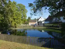 Punschrau, H�user am Dorfteich (22.09.2024)