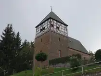 Grillenberg, evangelische St. Nicolai Kirche, Ostturm erbaut im 13. Jahrhundert, Langhaus erbaut von 1904 bis 1905 (23.09.2024)