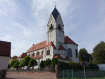 Helbra, Pfarrkirche St. Barbara, erbaut von 1911 bis 1912 durch den Leipziger Architekten Clemens Lohmer, neuromanische Basilika (23.09.2024)