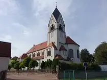 Helbra, Pfarrkirche St. Barbara, erbaut von 1911 bis 1912 durch den Leipziger Architekten Clemens Lohmer, neuromanische Basilika (23.09.2024)