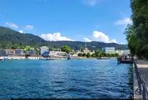 Hafen von Bregenz (AT). Neben dem modernen Kunsthaus (rechts) sind das Alte Postamt und dahinter die Turmspitzen der Herz-Jesu-Kirche zu erahnen.

🕓 2.8.2024 | 17:21 Uhr
