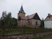 Hackpf�ffel, evangelische St. Annen Kirche, Saalkirche aus Bruchsteinen, Westturm erbaut im 13. Jahrhundert (24.09.2024)