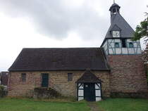Liedersdorf, evangelische St. Cyriakus Kirche, erbaut 1496, Kirchturm von 1575 (24.09.2024)
