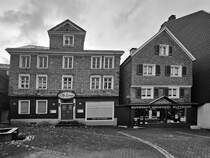 Diese beiden Stadthuser befinden sich in der Innenstadt von Schwelm. (November 2024)