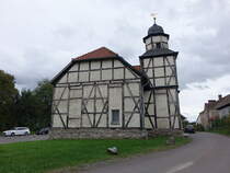 Holbach, evangelische St. Bartholomus Kirche, barocke Fachwerkkirche erbaut 1745 (26.09.2024)