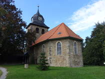 Cattenstedt, evangelische St. Martini Kirche, erbaut im 13. Jahrhundert als Wehrkirche (28.09.2024)