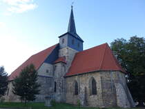 Ermsleben, evangelische St. Sixtus Kirche, erbaut im 12. Jahrhundert, Turmhelm von 1728 (28.09.2024)