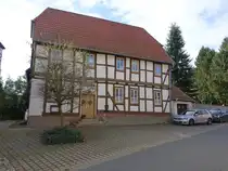 Pansfelde, Fachwerk Pfarrhaus in der Lange Stra�e (28.09.2024)
