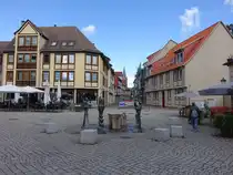 Quedlinburg, Brunnen und H�user am Kornmarkt (28.09.2024)