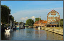 Die alten Speicher am Fluss Danė unweit des Hafens von Klaipėda dienen inzwischen als Restaurants und Hotels. (26.08.2024)