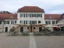 Karlsbrunn, Jagdschloss, erbaut von 1769 bis 1783 durch Frst Ludwig von Nassau-Saarbrcken, erweitert von 1783 bis 1786 durch Balthasar Wilhelm Stengel (12.10.2024)