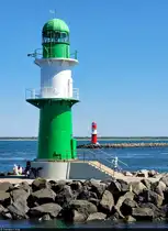 �stlicher (roter) und westlicher (gr�ner) Turm der Molenfeuer an der Hafeneinfahrt von Warnem�nde.

🕓 13.8.2024 | 13:31 Uhr