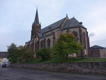 Differten, Pfarrkirche St. Gangolf, erbaut von 1891 bis 1893 nach Plnen des Architekten Wilhelm Hector (13.10.2024)