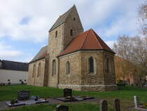 Blsien, evangelische St. Thomas Kirche, erbaut im 12. Jahrhundert, Kirchenschiff neu erbaut 1570 (01.11.2024)