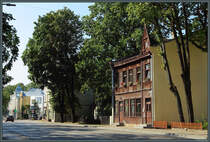 Alte Holzhuser stehen an Hauptstrae des Seebades Dubulti. (30.08.2024)