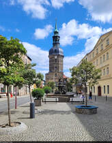 Marktplatz in Bad Schandau, mit St.-Johannis-Kirche, Sendigbrunnen und jungen Bumen.

🕓 19.8.2024 | 13:58 Uhr