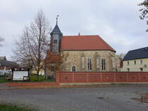 Krllwitz, evangelische Dorfkirche, erbaut im 16. Jahrhundert (01.11.2024)