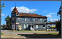 Unweit des Zentrums von Gulbene befindet sich dieses ltere Wohn- und Geschftshaus. (01.09.2024)