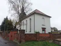 Fl��berg, evangelische Kirche, Saalkirche mit Ostturm, erbaut ab 1826 (02.11.2024)