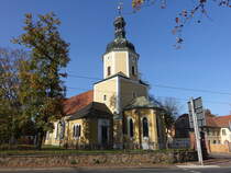 Leutzsch, evangelische St. Laurentius Kirche, erbaut ab 1397, Kirchenschiff erneuert 1890 (03.11.2024)