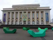 Dessau, Anhaltisches Theater am Friedensplatz, erbaut von 1935 bis 1938, Wiederaufbau 1949 (08.12.2024)