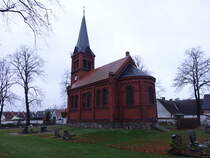 Jtrichau, evangelische Kirche, erbaut 1893, neugotischer Backsteinbau (08.12.2024)