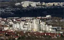 Starke Kontraste

W�hrend das eigentliche Remstal von Wolken beschattet im Dunkeln liegt, wird Rommelshausen und die jenseits der Rems liegende Trabantenstadt Waiblingen Korber H�he von der tiefstehenden Wintersonne angestrahlt.

Fotostandpunkt am Dichterblick oberhalb von Kernen im Remstal.

06.01.2025 (M)