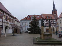 Grfenhainichen, Marktbrunnen und ev. Stadtkirche St. Marien am Markt (09.12.2024)