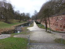 Neu-Ulm, Bastian am Forellenbchle im Glacis Park (16.03.2021)
