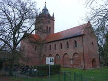 Mildensee, evangelische Kirche im Ortsteil Ptnitz, erbaut ab 1180, Umbau im 19. Jahrhundert durch Carlo Ignazio Pozzi (09.12.2024)