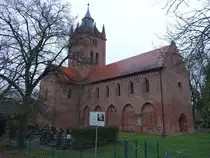 Mildensee, evangelische Kirche im Ortsteil P�tnitz, erbaut ab 1180, Umbau im 19. Jahrhundert durch Carlo Ignazio Pozzi (09.12.2024)