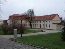 Pretzsch, altes Kulturhaus im Schlo�bezirk (09.12.2024)