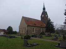 Sllichau, evangelische Kirche, erbaut um 1250, Kirchturm 19. Jahrhundert (09.12.2024)