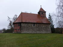 Jahmo, evangelische Kirche, romanische Feldsteinkirche aus dem 13. Jahrhundert (10.12.2024)