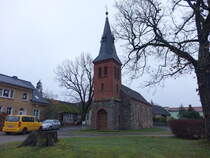 Klepzig, evangelische Kirche, Feldsteinkirche aus dem 15. Jahrhundert (10.12.2024)