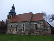 Senst, evangelische St. Petri Kirche, Feldsteinkirche aus dem 13. Jahrhundert, Kirchturm erbaut 1904 (10.12.2024)
