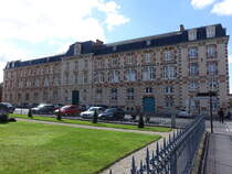 Chalons-en-Champagne, College Saint-Etienne am Place St. Etienne (05.10.2024)