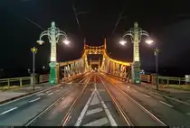 Wo tags�ber der Verkehr tobt, kehrt nachts Ruhe ein: Szene an der Traian-Br�cke (Podul Traian) in Arad, die den Fluss Mureș �berspannt.

🕓 10.9.2024 | 23:49 Uhr