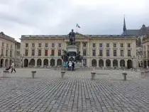 Reims, Sous-Prefecture und Statue von Louis XV am Place Royale (06.10.2024)