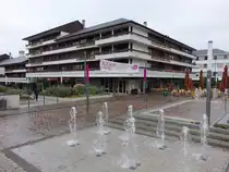 Reims, Brunnen und Geb�ude in der Rue Simon (06.10.2024)
