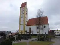 Dirlewang, Pfarrkirche St. Michael, Saalbau mit eingezogenem Chor und n�rdlichem Satteldachturm, erbaut im 15. Jahrhundert, umgestaltet 1780 (11.01.2025)