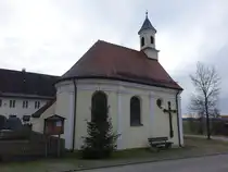 Heimenegg, Kapelle St. Wendelin, kleiner, pilastergegliederter Bau mit halbrundem Schluss und Dachreiter, erbaut um 1700 (11.01.2025)